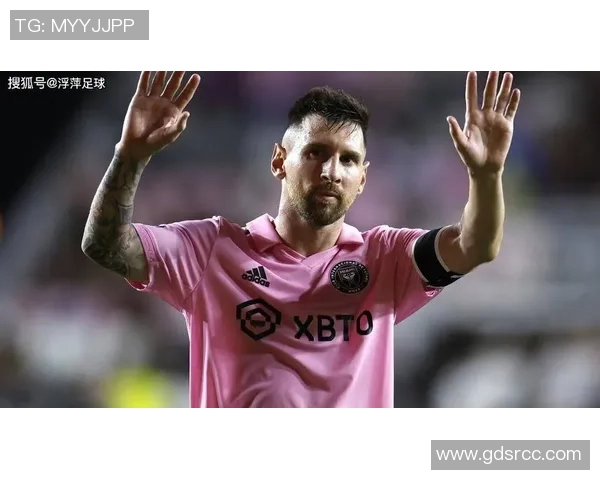 不被犯规的足球明星如何在赛场上保持优雅与实力的完美平衡