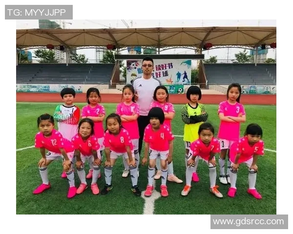 91香港足球明星队再创辉煌助力青少年足球发展与交流活动盛大开启 91香港足球明星队再创辉煌助力青少年足球发展与交流活动盛大开启