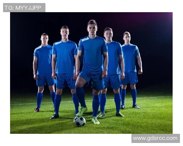 足球巨星挑战极限运动展现不一样的拼搏精神与团队合作魅力 足球巨星挑战极限运动展现不一样的拼搏精神与团队合作魅力