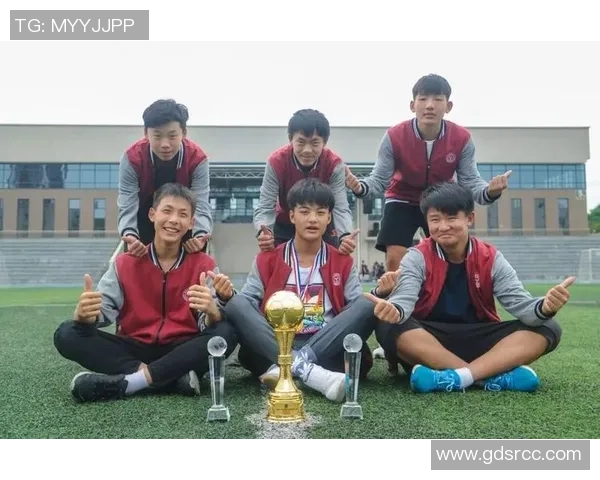 深圳足球队转型之路的真实记录与未来展望 深圳足球队转型之路的真实记录与未来展望