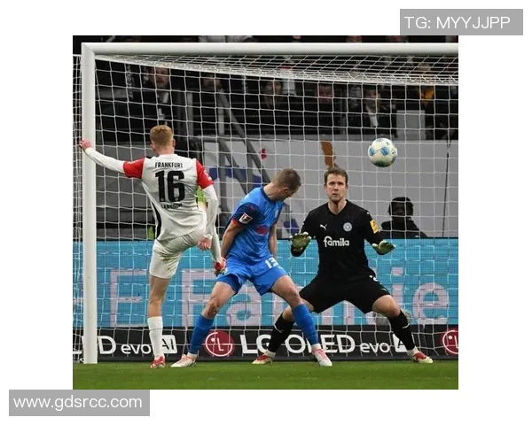 足球明星赛场失态引发看台观众强烈不满与抗议事件回顾 足球明星赛场失态引发看台观众强烈不满与抗议事件回顾